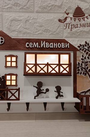 Светеща дървена къщичка за ключове 004