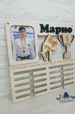 Закачалка за медали 010
